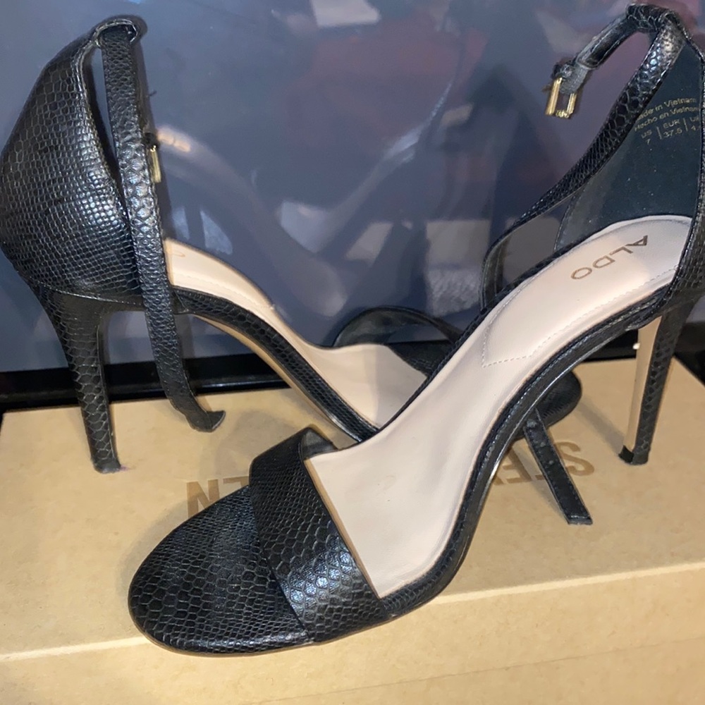 Woman’s pump sandals